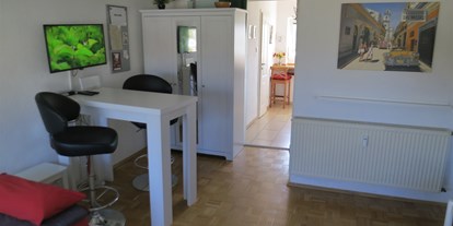 Monteurwohnung - Küche: eigene Küche - Düsseldorf - Blick vom DZ in die Küche - Düssel-Wohnung