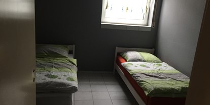 Monteurwohnung - Badezimmer: Gemeinschaftsbad - Hessen - Schlafzimmer 1 - Miller & Ihrig Immobilien