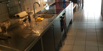 Monteurwohnung - Badezimmer: Gemeinschaftsbad - Hessen - Küche und Flur  - Miller & Ihrig Immobilien