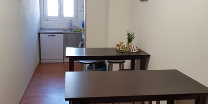 Monteurwohnung - Schwäbisch Gmünd - Küche mit Essplatz - Monteurunterkunft Ochsen 