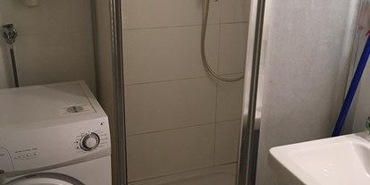 Monteurwohnung - Badezimmer: Gemeinschaftsbad - Wien - Julia Spiessberger