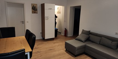 Monteurwohnung - Köln, Bonn, Eifel ... - Wohn- und Essbereich - auszeit appartements & rooms