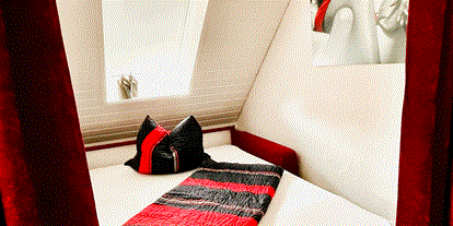 Monteurwohnung - Zimmertyp: Einzelzimmer - Augsburg - Couch (mit Lattenrost) ausgezogen - Apartment/Zimmer Haus Dragl bei Augsburg