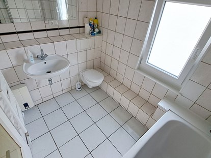 Monteurwohnung - Badezimmer: eigenes Bad - Monteurzimmer Offenbach am Main
