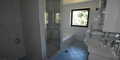 Monteurwohnung - Badezimmer: Gemeinschaftsbad - Wien - Badezimmer - Appartement Martin 2