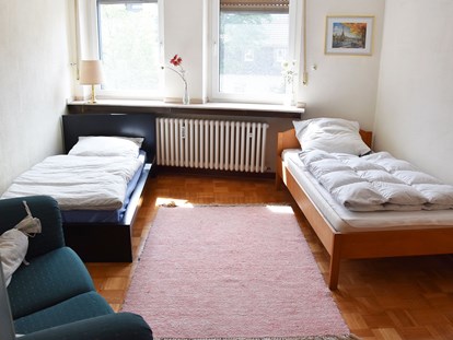 Monteurwohnung - Bettwäsche: Bettwäsche inklusive - Nordrhein-Westfalen - Schlafzimmer, HomeRent Unterkunft in Euskirchen - HomeRent in Euskirchen 