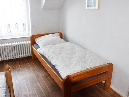 Monteurwohnung - Kühlschrank - Nordrhein-Westfalen - Schlafzimmer, HomeRent Unterkunft in Euskirchen - HomeRent in Euskirchen 