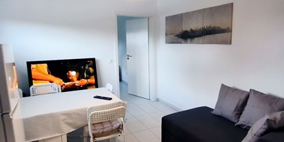Monteurwohnung - Einzelbetten - Köln, Bonn, Eifel ... - Wohnzimmer, HomeRent Unterkunft in Hürth - HomeRent in Hürth, Brühl, Wesseling