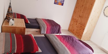 Monteurwohnung - Karben - 2er Bett Zimmer, einfach ausgestattet inkl. Bettwäsche - Monteurunterkunft für bis zu 5 Personen