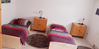 Monteurwohnung - Karben - 3er Bett Zimmer, einfach ausgestattet inkl. Bettwäsche - Monteurunterkunft für bis zu 5 Personen