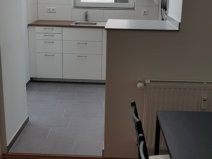 Monteurwohnung - Zimmertyp: Doppelzimmer - Region Schwaben - Essbereich Apartment 21 - DONAU HOME