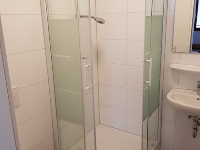 Monteurwohnung - Badezimmer: Gemeinschaftsbad - Region Schwaben - Badezimmer Einzelzimmer 7 - DONAU HOME