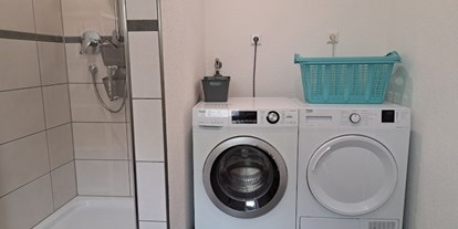 Monteurwohnung - Schwendi - Bad mit Waschmaschine und Trockner - Monteurwohnung Mohr