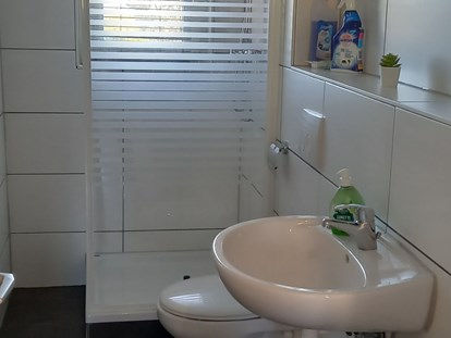 Monteurwohnung - Badezimmer: Gemeinschaftsbad - Zentral gelegen, gut ausgestattete Mitarbeiterunterkünfte