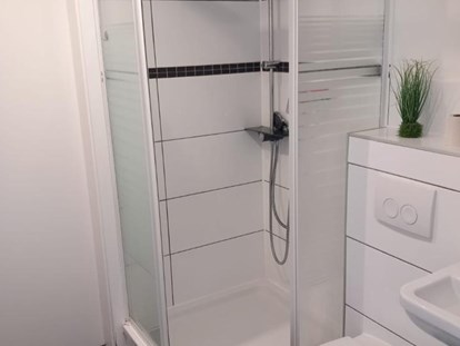 Monteurwohnung - Badezimmer: Gemeinschaftsbad - Bad beispielhaft - Zentral gelegen, gut ausgestattete Mitarbeiterunterkünfte
