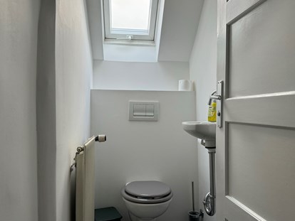 Monteurwohnung - Badezimmer: Gemeinschaftsbad - Bayern - HoBl 19 Gemütliches einzelnes Monteurzimmer in Hof – Ideal für Ihren Arbeitsaufenthalt!