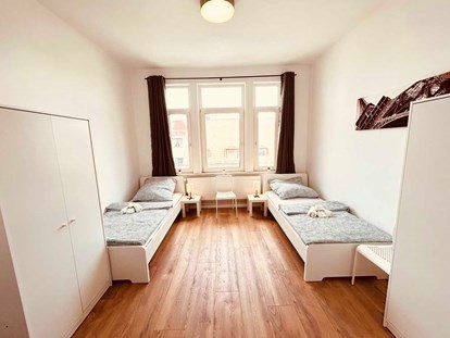 Monteurwohnung - WLAN - Bremen - Schlafzimmer, HomeRent Unterkunft in Bremerhafen - HomeRent in Bremerhaven