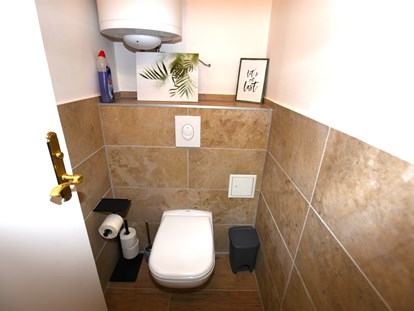 Monteurwohnung - Badezimmer: eigenes Bad - Wc - Hammermäßige Wohnung