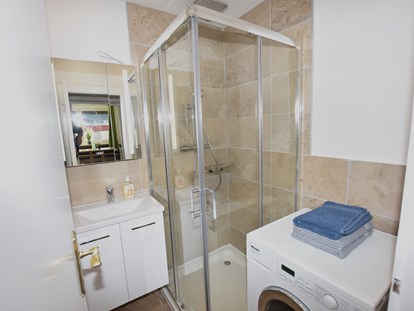 Monteurwohnung - Badezimmer: eigenes Bad - Bad mit Waschmaschine - Hammermäßige Wohnung