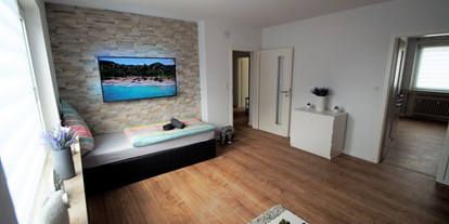 Monteurwohnung - Badezimmer: eigenes Bad - Köln - Wohn- und Schlafzimmer - BGL-12 Gamma