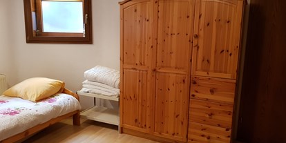 Monteurwohnung - Badezimmer: eigenes Bad - Nürnberg - Kleiderschrank - Monteurzimmer Heroldsberg