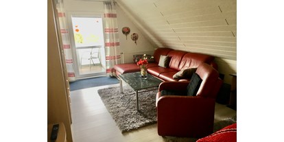 Monteurwohnung - Einzelbetten - Hannover - Wohn/Schlafzimmer mit Balkon, auf dem geraucht werden kann. - Monteurzimmer in Sehnde zwischen Hannover u. Hildesheim