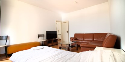 Monteurwohnung - Zimmertyp: Mehrbettzimmer - Köln - Wohn-Schlafzimmer, HomeRent Unterkunft in Bergisch Gladbach - HomeRent in Bergisch Gladbach