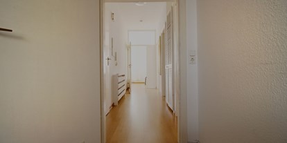 Monteurwohnung - Badezimmer: eigenes Bad - Köln - Flur, HomeRent Unterkunft in Bergisch Gladbach - HomeRent in Bergisch Gladbach
