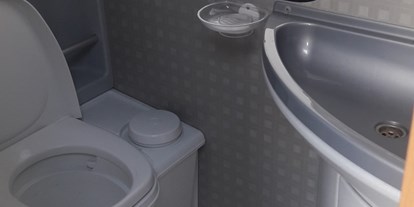 Monteurwohnung - Frühstück - Österreich - Badezimmer mit WC - Mietwohnwagen