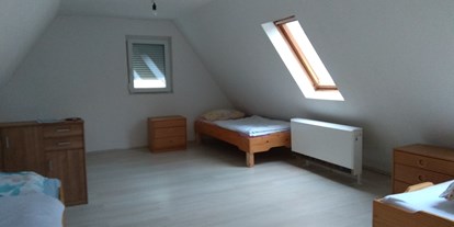 Monteurwohnung - Bettwäsche: Bettwäsche inklusive - Stuttgart - Schlafzimmer - R K