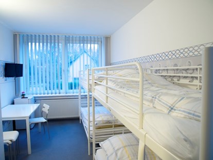 Monteurwohnung - Bettwäsche: Bettwäsche inklusive - Hamburg - Mehrbettzimmer mit Etagenbetten - Rose