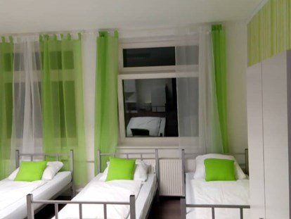 Monteurwohnung - Bettwäsche: Bettwäsche inklusive - Hamburg - Einzelbetten der Monteurzimmer NAG Boarding Houses in Hamburg - Rose