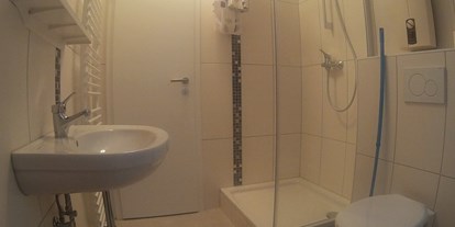 Monteurwohnung - Badezimmer: eigenes Bad - Köln - Beispiel: Bad - Apartments Slobodyansky