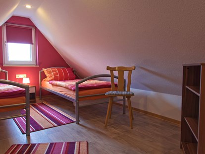 Monteurwohnung - Zimmertyp: Mehrbettzimmer - Niedersachsen - Extra Schlafzimmer DG - Apartment Haus am Grün