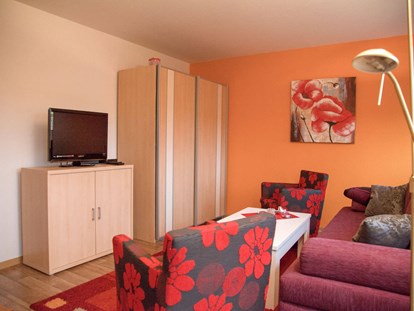 Monteurwohnung - Zimmertyp: Mehrbettzimmer - Niedersachsen - Wohnbereich - Wohnung mit extra Schlafzimmer - Apartment Haus am Grün