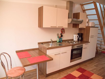 Monteurwohnung - Zimmertyp: Mehrbettzimmer - Niedersachsen - Küchenzeile + Essbereich - Wohnung mit extra Schlafzimmer - Apartment Haus am Grün