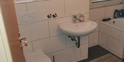 Monteurwohnung - Zimmertyp: Mehrbettzimmer - Mannheim - Badezimmer in 4 Zimmer Wohnung - Apartment und Zimmervermietung Mannheim