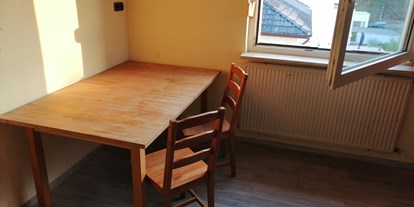 Monteurwohnung - Küche: Küchenmitbenutzung - Stuttgart / Kurpfalz / Odenwald ... - Sitzecke in der 4 Zimmerwohnung - Apartment und Zimmervermietung Mannheim