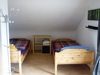 Monteurwohnung - Einzelbetten - Region Schwaben - Doppelzimmer mit Balkon - Monteurzimmer im Höfle