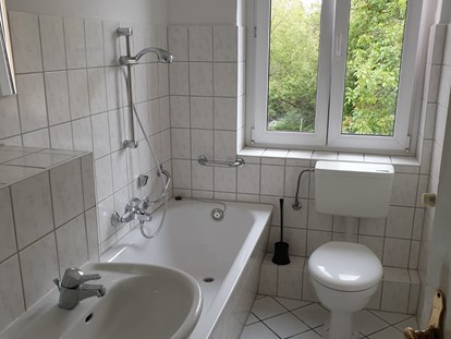 Monteurwohnung - Badezimmer: eigenes Bad - Beispiel - Monteurzimmer-Merseburg