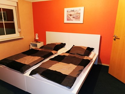 Monteurwohnung - Leimen (Rhein-Neckar-Kreis) - Doppelzimmer mit Einzelbett, Fernseher, Wifi bzw. Wlan, Kühlschrank Dusche und WC - Pension Vanessa Kronau