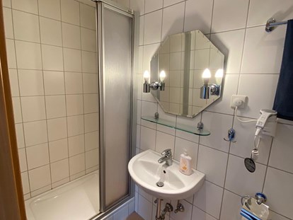 Monteurwohnung - Schwetzingen - Dusche und WC - Pension Vanessa Kronau