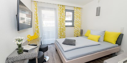 Monteurwohnung - Badezimmer: eigenes Bad - Hessen - Separate Schlafzimmer mit TV für Ihre Privatsphäre - Apartmenthaus & Ferienwohnungen Horster
