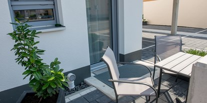 Monteurwohnung - Badezimmer: eigenes Bad - Hessen - Terrassen, Balkone und Garten für Raucher - Apartmenthaus & Ferienwohnungen Horster