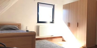 Monteurwohnung - PLZ 35708 (Deutschland) - Einzelzimmer mit Kleiderschrank - Ferienhaus Tim