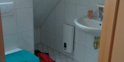 Monteurwohnung - Badezimmer: Gemeinschaftsbad - Chaar