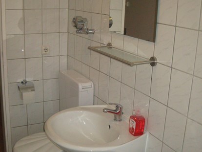 Monteurwohnung - Badezimmer: eigenes Bad - Hessen - Monteurzimmer Ferienwohnung Kassel Zentrum