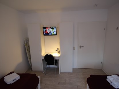 Monteurwohnung - Zimmertyp: Mehrbettzimmer - Niedersachsen - Schlafen 2- Bettzimmer mit TV - Monteurzimmer Meyer Varel