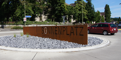 Monteurwohnung - Bettwäsche: Bettwäsche inklusive - Schweiz - Kreisel vor dem Haus - Hotel Sonne Boardinghouse