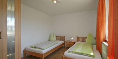 Monteurwohnung - Frühstück - Schlafzimmer mit Einzelbetten - Ferienwohnungen und Apartments Zunhammer